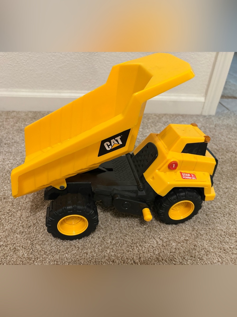 Caterpillar Yellow and Black Toy Dump Truck